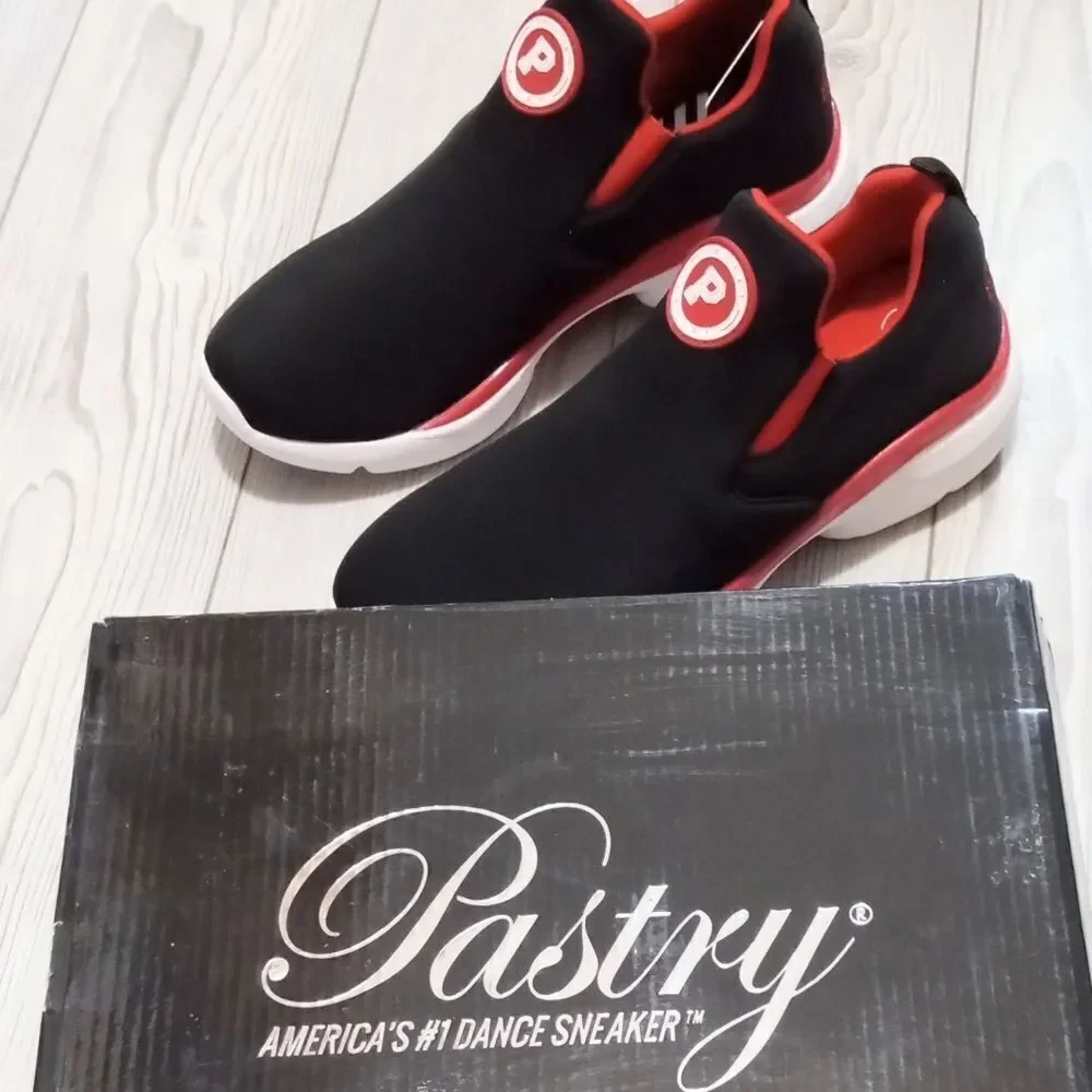 (T-3993) Pastry Phoenix Sneaker Sz 7